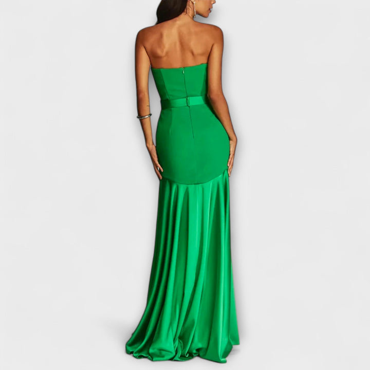 Vestido largo con escote en V y hombros descubiertos
