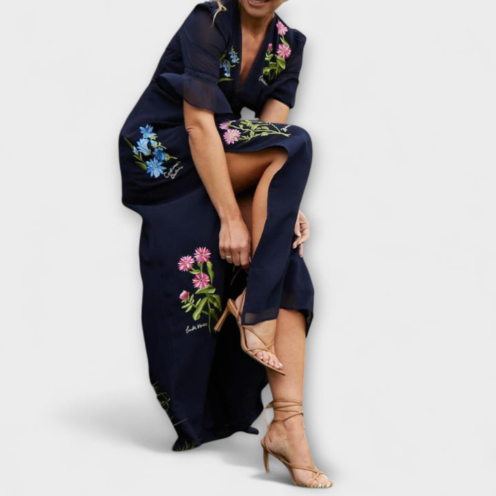 Elegant marineblå kjole med blomsterprint