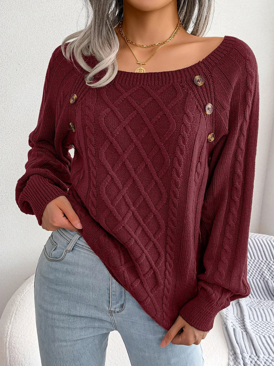 Maglione a collo quadrato con bottoni dettaglio