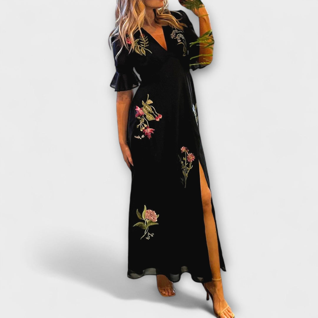 Elegant marineblå kjole med blomsterprint