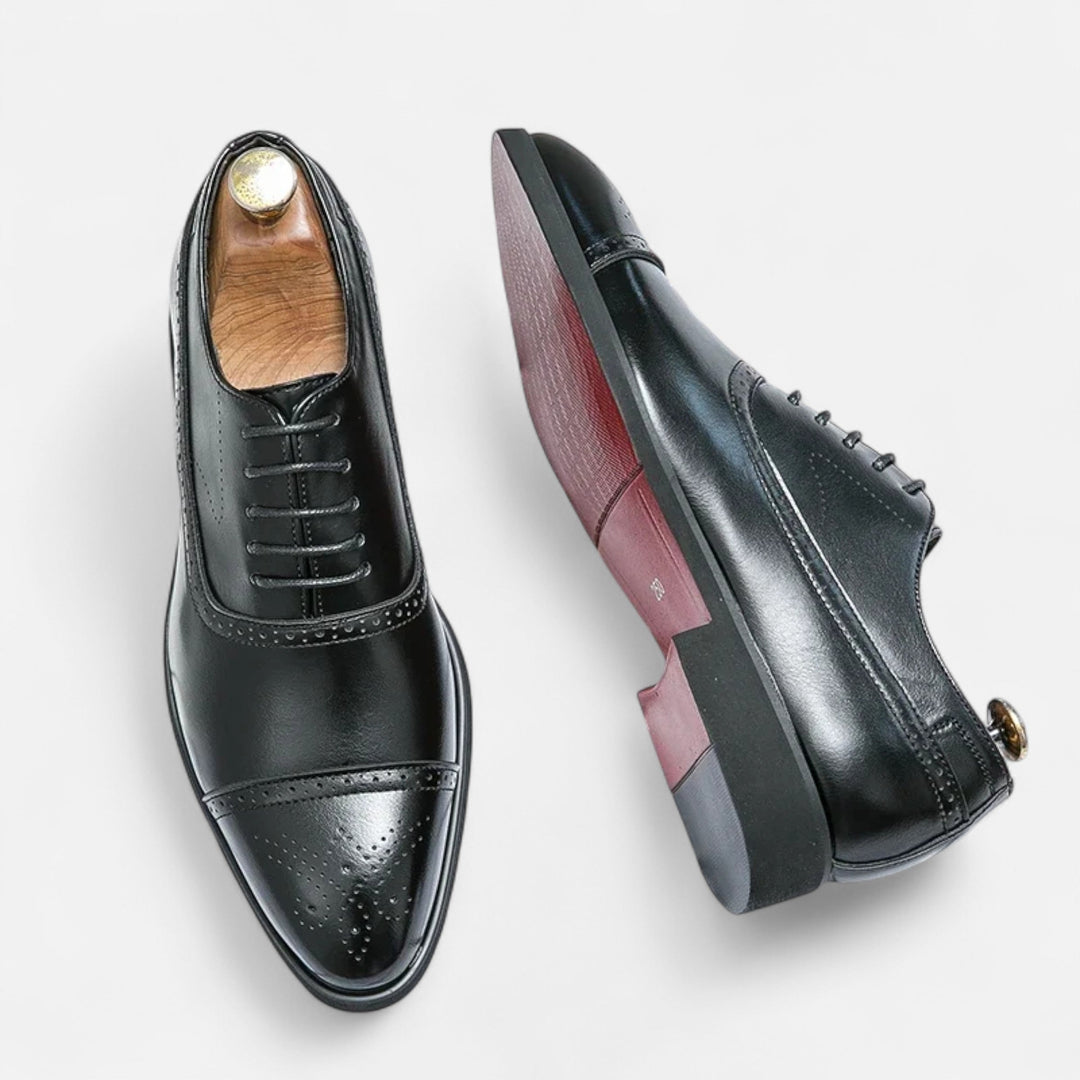 Scarpe classiche da uomo intagliate formali