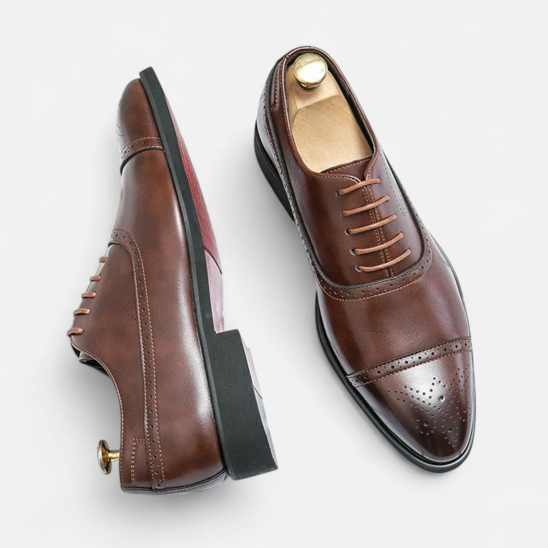 Scarpe classiche da uomo intagliate formali