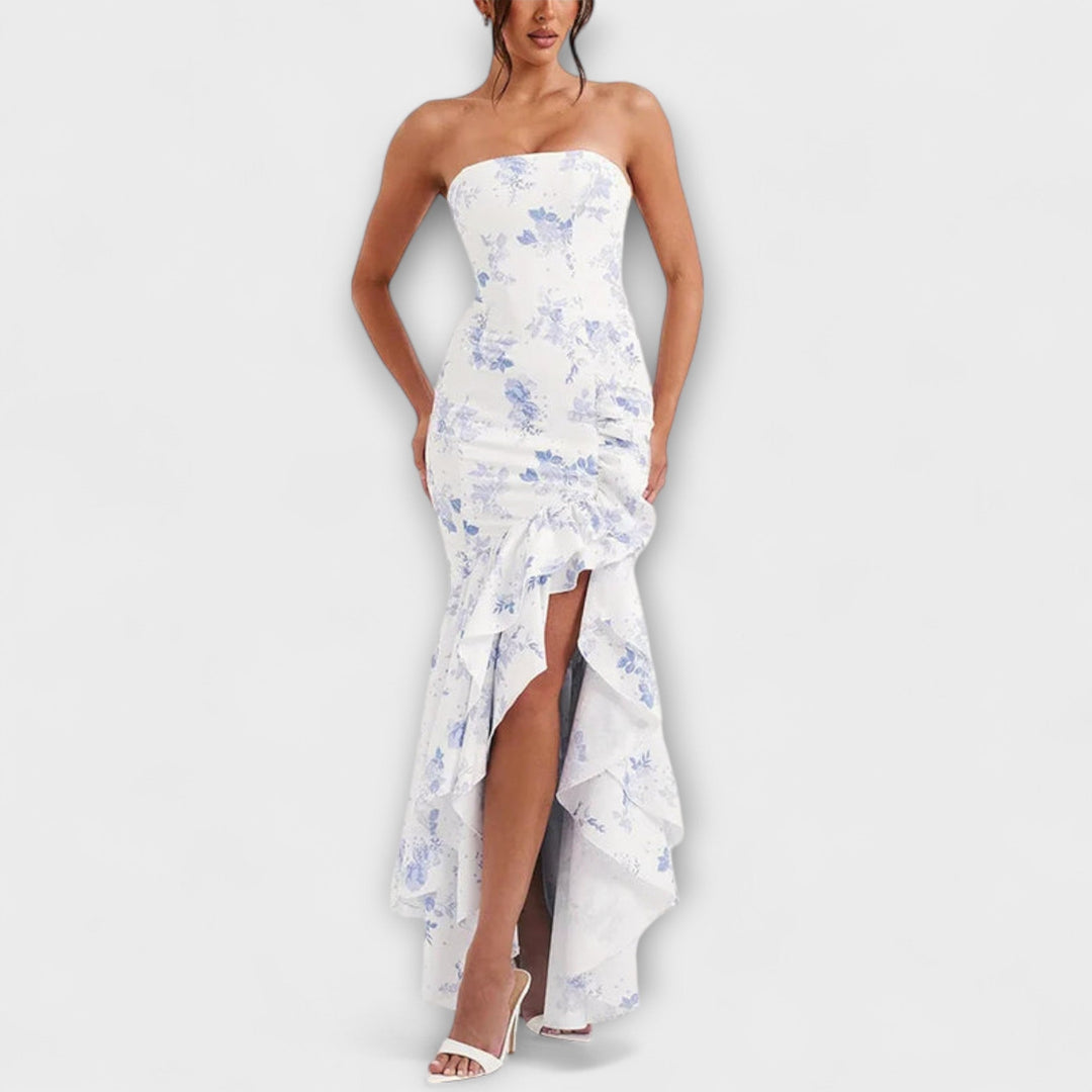 Off-shoulder tætsiddende maxikjole med asymmetrisk kant